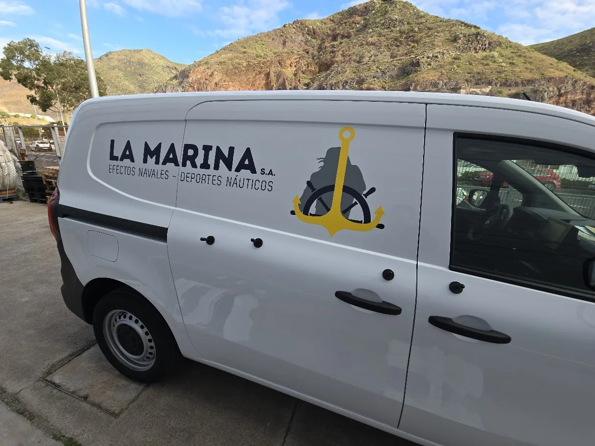 Rotulación de furgón comercial en Tenerife