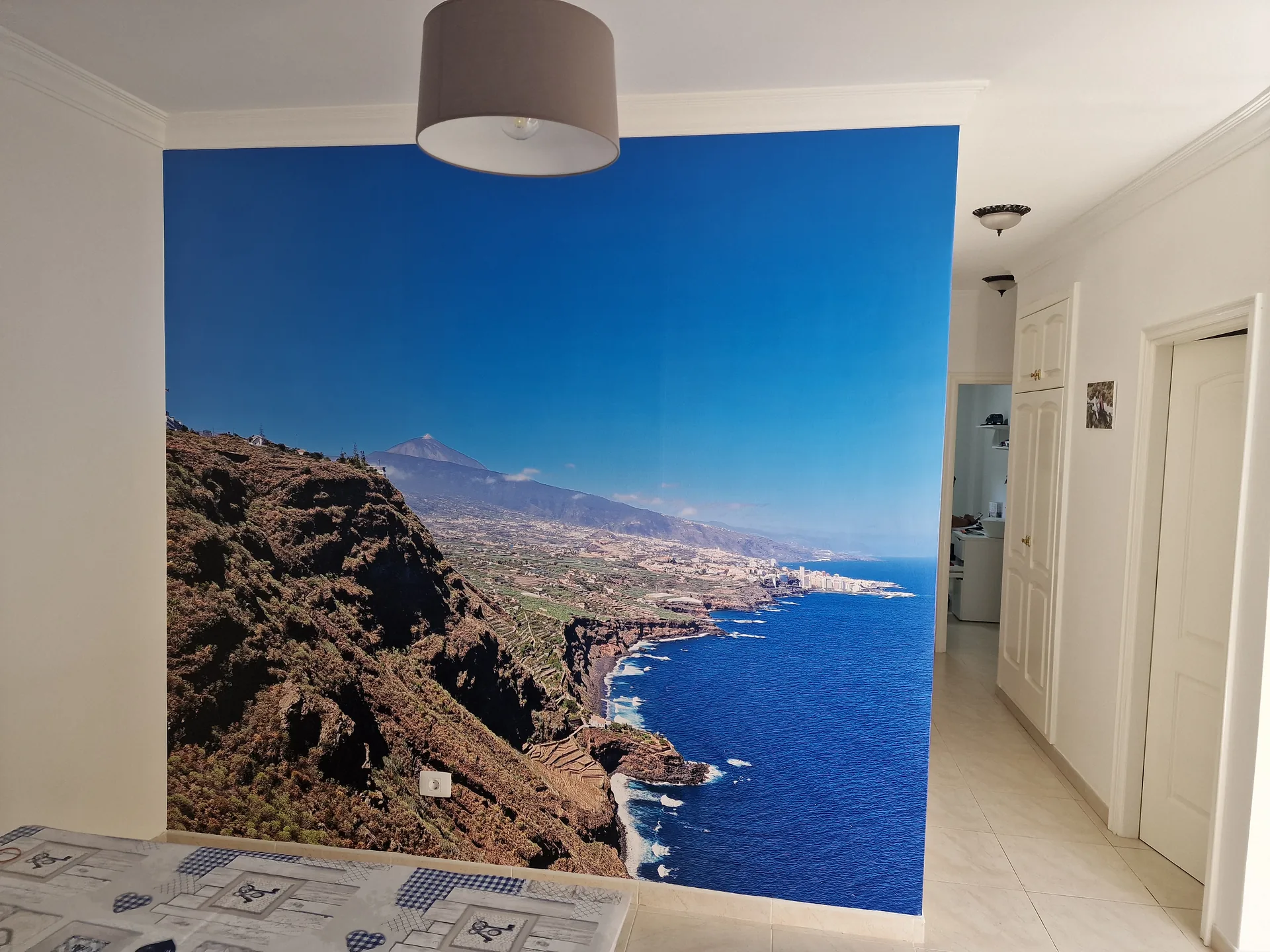 Instalación de mural decorativo personalizado en Tenerife